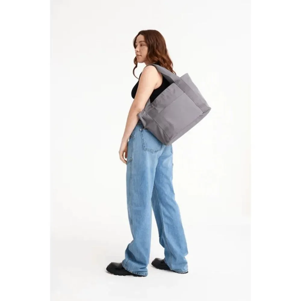 NWT BEIS Beisics Tote in Grey - Picture 4 of 5